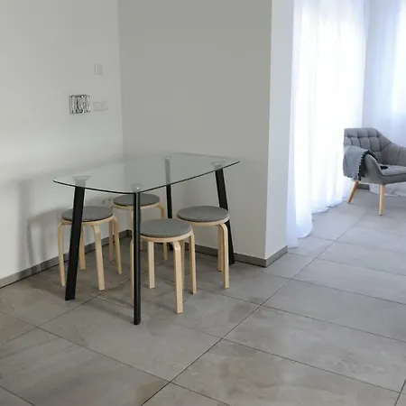 Kleine Studio-wohnung, Kontaktloser Check-in